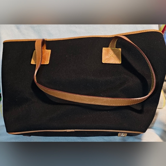 Dooney & Bourke Tote Cabriolet Strap Handle Large Cindy, Black/Tan, NEW SOLD OUT - Picture 2 of 11